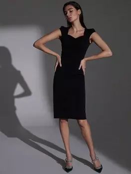 Платье-футляр