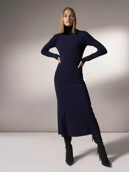 Платье-годе из трикотажа в рубчик