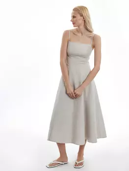 Платье на бретелях с рельефами