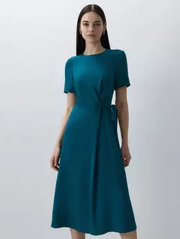 Платье на запах длины миди