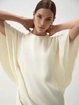 Платье с объемными рукавами