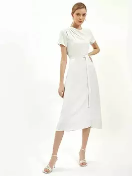 Платье в мелкий горох с драпировкой