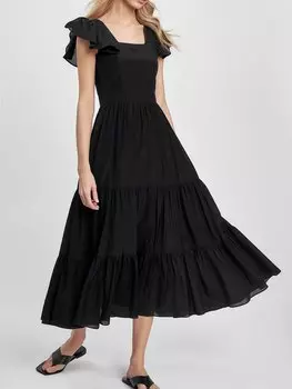 Приталенное платье на бретелях