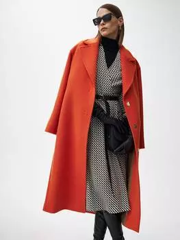 Приталенное платье с геометрическим принтом