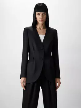 Приталенный жакет с поясом