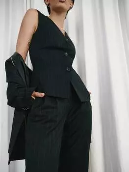 Приталенный жилет