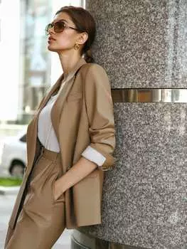 Прямой двубортный жакет