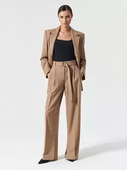 Широкие брюки со складками и разрезами внизу