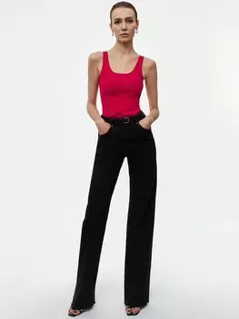 Топ из плотного трикотажа на бретелях