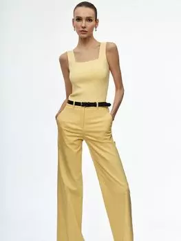 Топ из плотного трикотажа на широких бретелях