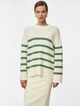 Уютный джемпер с широкими рукавами