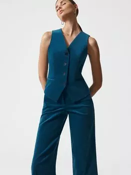 Жилет из фактурного бархата