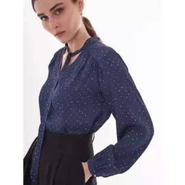 Р‘Р»СѓР·Р° СЃ Р»РµРЅС‚Р°РјРё РЅР° С€РµРµ