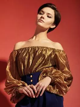 Р‘Р»СѓР·Р° СЃ РѕС‚РєСЂС‹С‚С‹РјРё РїР»РµС‡Р°РјРё