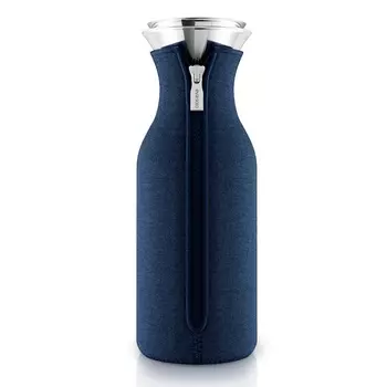 Графин 1 л Eva Solo Fridge в неопреновом чехле тёмно-синий