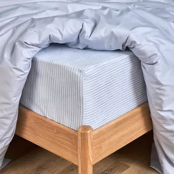 Простыня на резинке Striscia