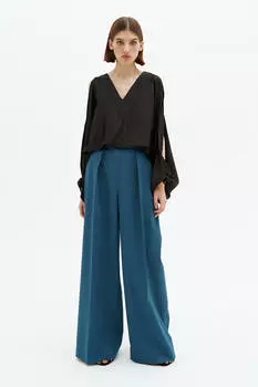 Брюки с глубокими складками