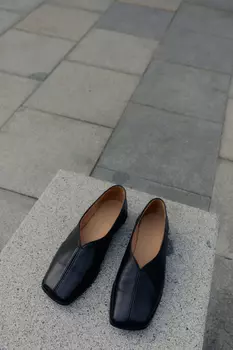 Кожаные туфли на плоской подошве