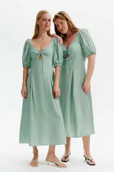 Платье приталенное миди с вырезом