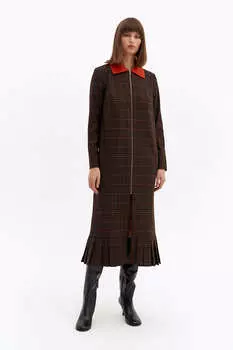 Платье со складками и трикотажным воротником