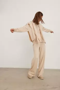 Свитер с накидкой