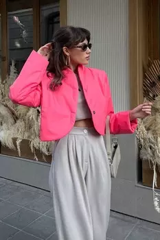 Куртка с подплечниками ярко-розового цвета