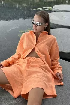 Льняные шорты оранжевого цвета