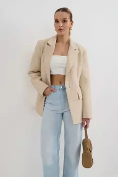 Приталенный жакет со стежкой бежевого цвета