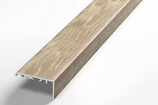 Профиль угловой ламинированный ЛУ 06.900.4810