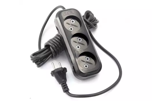 Сетевой удл-ль Lux У3-0-05 3-местный б/заз., 250В 10А, 5м черный