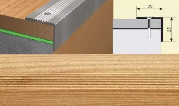 Угол 25*25 0,9 сосна