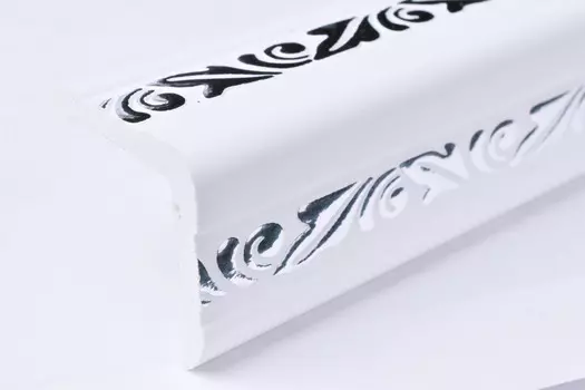 Уголок Декоративный 25*25*2700 мм Д-03 - белый (серебро)