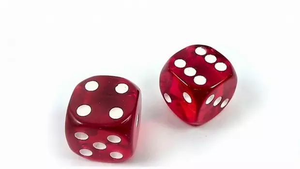 Кости игральные из янтаря 15 мм красные