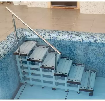 Лестница для спуска в воду (полипропилен) HydroTonus 001169/lad