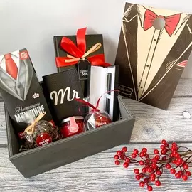 Подарочный набор 'Настоящему мужчине в деревянном ящике'