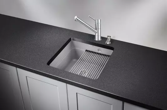 Комплект кухонная мойка Granula 45 см 4501U+0010, АЛЮМИНИУМ со смесителем и дозатором
