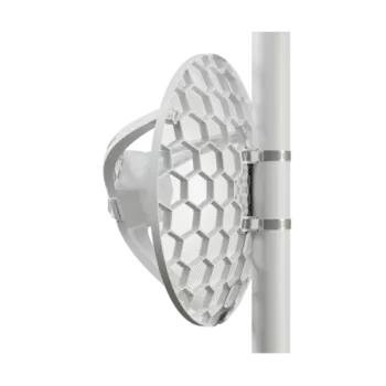 Радиомаршрутизатор MikroTik LHG LTE18 kit LAN: 1 Гбит/с, до 1.2 Гбит/с, PoE (LHGGM&EG18-EA)