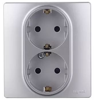 Розетка Legrand Etika, скрытый монтаж, 2-х постовая/модулей: 1, с з/к, с крышкой, 16A, в сборе, IP20, алюминий (672423)
