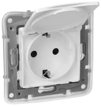Розетка Legrand Etika, скрытый монтаж, однопостовая/модулей: 1, с з/к, со шторками, с крышкой, 16A, механизм без рамки и накладки, IP44, белый (672232)