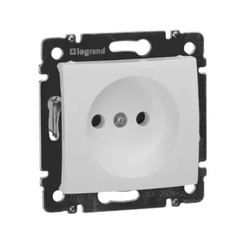 Розетка Legrand Valena, скрытый монтаж, однопостовая, 16A, механизм с накладкой и суппортом, IP21, белый (774416)