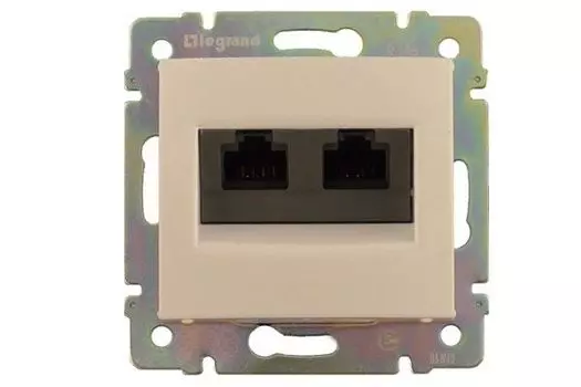 Розетка RJ-45+RJ-45 скрытый монтаж категория 5e, слоновая кость, Legrand Valena (774131)