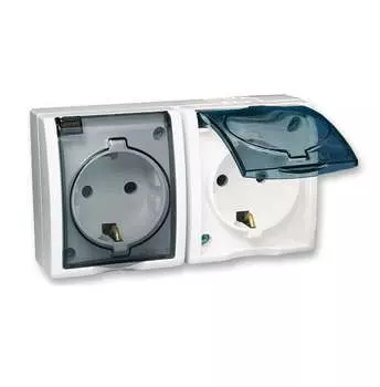 Розетка Simon Simon15, открытый монтаж, 2-х постовая, с з/к, со шторками, с крышкой, 16A, в сборе, IP54, белый (1594443-030)