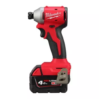 Винтоверт Milwaukee M18 BLIDRC-402C, аккумуляторный, ударный, 190 нм, шестигранный (1/4HEX), 4 А·ч, Li-Ion, 18 В, два аккумулятора, кейс, 1.3 кг (4933492840) 2 акб + зу