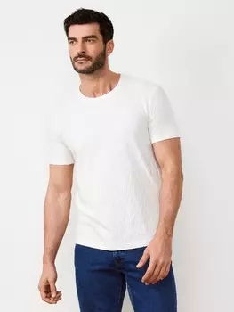 Футболка из фактурного трикотажа