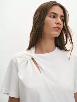 Футболка с дизайнерским перекрутом XS(42)