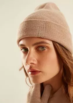 Шерстяная шапка с украшением (56-58)