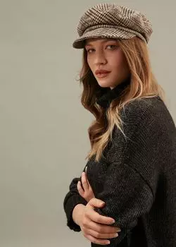 Бежевая кепка в клетку (56-58)