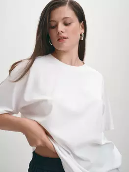 Однотонная футболка со стразовой аппликацией M(46)