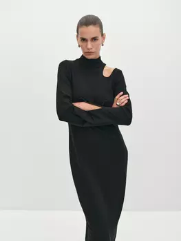 Платье с дизайнерским вырезом на плече и раструбами на рукавах XL(50)