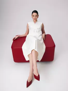 Приталенное платье с комбинированным вырезом XS(42)